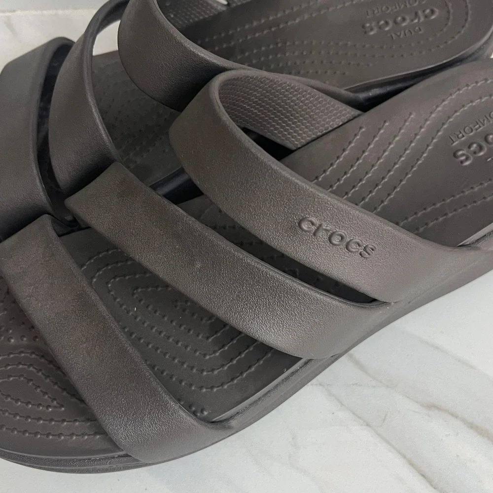CROCS excellent like
